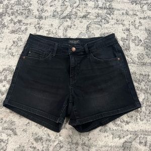 Judy Blue mid rise black denim shorts